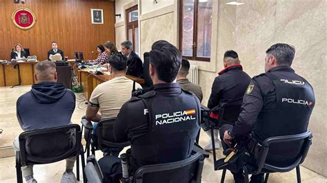 pulandit menor de edad|Condenados cuatro jóvenes a 138 años de cárcel por violar a .